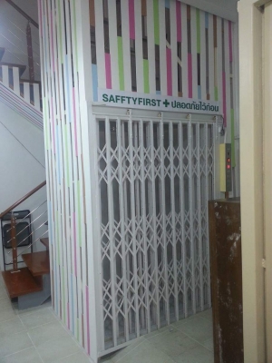 ลิฟท์ผู้พิการหรือผู้สูงอายุ