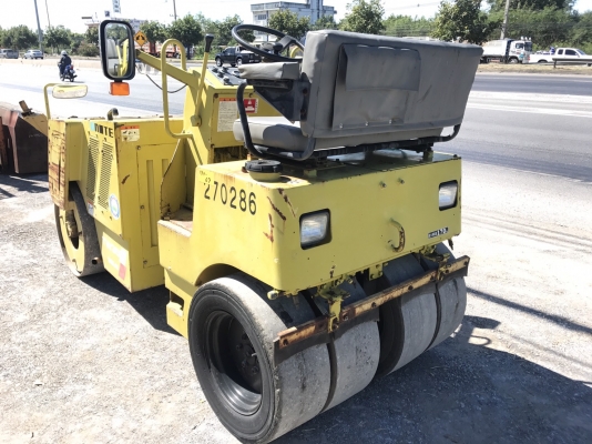 รถบดสั่นสะเทือน SAKAI TW350 เครื่อง ISUZU FROM JAPAN สนใจติดต่อ 063-9316985 ID LINE : 0639316985 ครับ