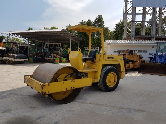 ขายรถบดอัดสั่นสะเทือนล้อเรียบ 5.5 ตัน BOMAG BW172AD นำเข้าจาก USA แท้ 100\% สภาพสวย ไม่เคยใช้งานในไทย