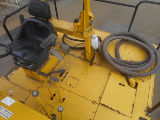 รถบด Dynapac CP202 ปี 2001 แบบ 9 ล้อ เกียร์ธรรมดา นำเข้าจากญี่ปุ่น รถบด Dynapac CP202 ปี 2001 แบบ 9 ล้อ เกียร์ธรรมดา นำเข้าจากญี่ปุ่น