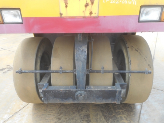 รถบด Dynapac CP202 ปี 2001 แบบ 9 ล้อ เกียร์ธรรมดา นำเข้าจากญี่ปุ่น รถบด Dynapac CP202 ปี 2001 แบบ 9 ล้อ เกียร์ธรรมดา นำเข้าจากญี่ปุ่น