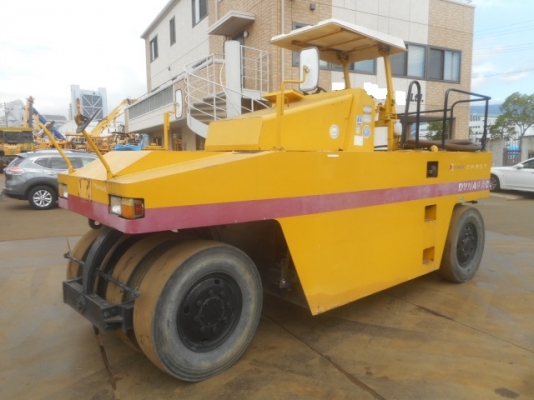 รถบด Dynapac CP202 ปี 2001 แบบ 9 ล้อ เกียร์ธรรมดา นำเข้าจากญี่ปุ่น