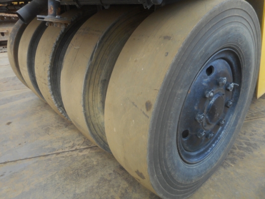 รถบด Dynapac CP202 ปี 2001 แบบ 9 ล้อ เกียร์ธรรมดา นำเข้าจากญี่ปุ่น รถบด Dynapac CP202 ปี 2001 แบบ 9 ล้อ เกียร์ธรรมดา นำเข้าจากญี่ปุ่น