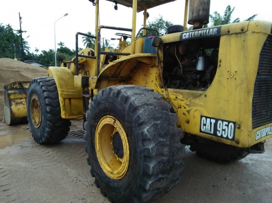 รถตัก CAT 950. สนใจติดต่อ 081 - 6079515
