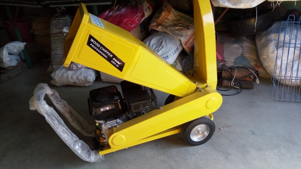 เครื่องย่อยกิ่งไม้ ของใหม่นำเข้า พร้อมเครื่องยนต์พร้อมใช้งาน เครื่องย่อยกิ่งไม้ ของใหม่นำเข้า พร้อมเครื่องยนต์พร้อมใช้งาน