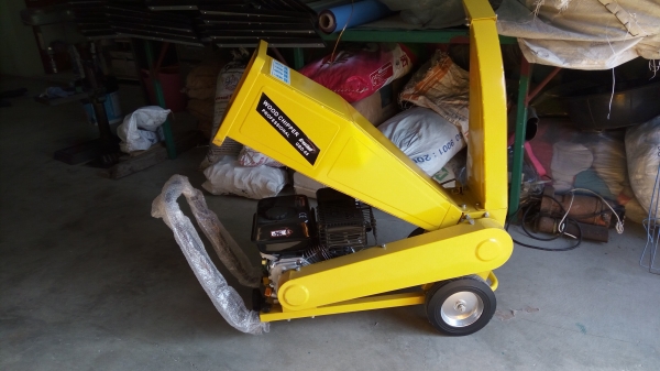 เครื่องย่อยกิ่งไม้ ของใหม่นำเข้า พร้อมเครื่องยนต์พร้อมใช้งาน เครื่องย่อยกิ่งไม้ ของใหม่นำเข้า พร้อมเครื่องยนต์พร้อมใช้งาน