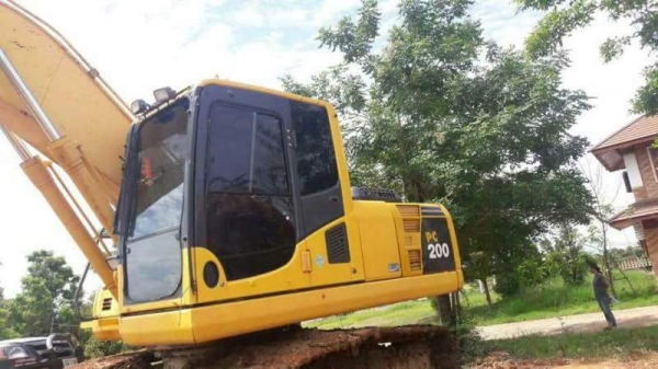 ขายรถแบ็คโฮ KOMATSU PC200-8 ใช้งาน 9,076 ชั่วโมง สภาพดี บอดี้สวย พร้อมใช้งาน เอกสารเล่มทะเบียน