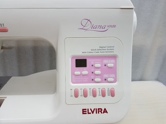 จักรเย็บลาย ELVIRA รุ่น DAINA Plus สภาพใหม่ มีอุปกรณ์ และกระเป๋า พร้อมใช้งาน จักรเย็บลาย ELVIRA รุ่น DAINA Plus สภาพใหม่ มีอุปกรณ์ และกระเป๋า พร้อมใช้งาน