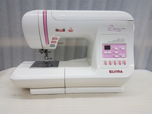 จักรเย็บลาย ELVIRA รุ่น DAINA Plus สภาพใหม่ มีอุปกรณ์ และกระเป๋า พร้อมใช้งาน จักรเย็บลาย ELVIRA รุ่น DAINA Plus สภาพใหม่ มีอุปกรณ์ และกระเป๋า พร้อมใช้งาน