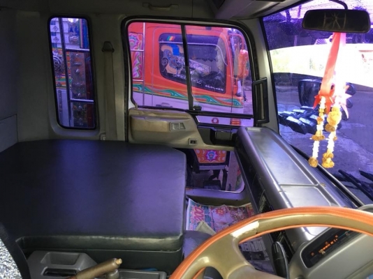 ISUZU 6 ล้อดั้ม FTR 195 hp ปี 44 ช่วงยาว 4.0 m พร้อมใช้งานเอกสารเล่มทะเบียนพร้อม