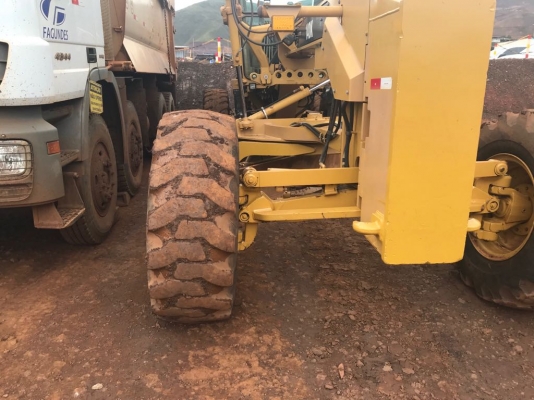 รถเกรด CAT 140K