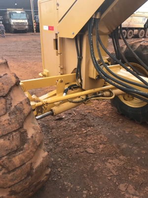 รถเกรด CAT 140K