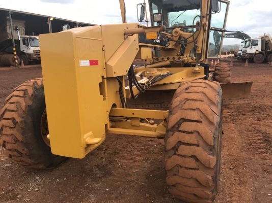 รถเกรด CAT 140K