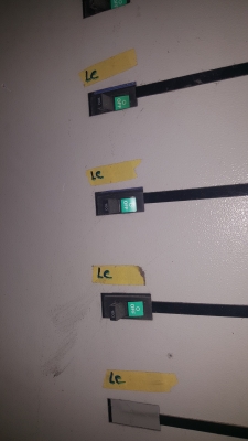 ขายตู้ไฟจำนวน 2 ตู้เบรคเกอร์เมน 400แอมป์ราคาตู้ละ 15,000 บาท ขายตู้ไฟจำนวน 2 ตู้เบรคเกอร์เมน 400แอมป์ราคาตู้ละ 15,000 บาท