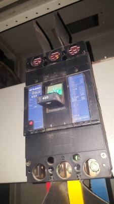 ขายตู้ไฟจำนวน 2 ตู้เบรคเกอร์เมน 400แอมป์ราคาตู้ละ 15,000 บาท ขายตู้ไฟจำนวน 2 ตู้เบรคเกอร์เมน 400แอมป์ราคาตู้ละ 15,000 บาท