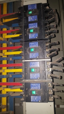 ขายตู้ไฟจำนวน 2 ตู้เบรคเกอร์เมน 400แอมป์ราคาตู้ละ 15,000 บาท ขายตู้ไฟจำนวน 2 ตู้เบรคเกอร์เมน 400แอมป์ราคาตู้ละ 15,000 บาท