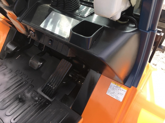 ขายรถโฟล์คลิฟท์มือสองสำหรับตักยางพาราตักยางก้อนยางถ้วยและทะลายปาล์ม