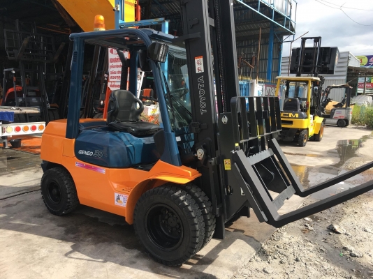 ขายรถโฟล์คลิฟท์มือสองสำหรับตักยางพาราตักยางก้อนยางถ้วยและทะลายปาล์ม