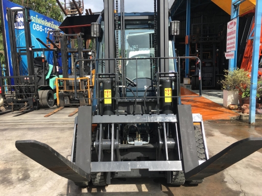 ขายรถโฟล์คลิฟท์มือสองสำหรับตักยางพาราตักยางก้อนยางถ้วยและทะลายปาล์ม