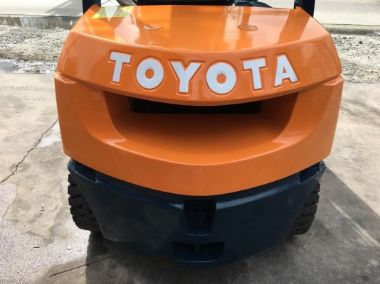 ขายรถโฟล์คลิฟท์มือสองสำหรับตักยางพาราตักยางก้อนยางถ้วยและทะลายปาล์ม