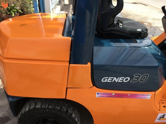 ขายรถโฟล์คลิฟท์มือสองสำหรับตักยางพาราตักยางก้อนยางถ้วยและทะลายปาล์ม