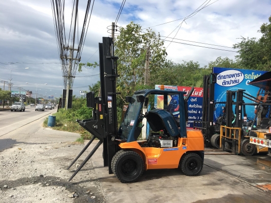ขายรถโฟล์คลิฟท์มือสองสำหรับตักยางพาราตักยางก้อนยางถ้วยและทะลายปาล์ม