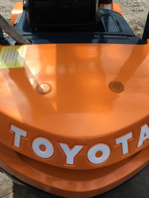 ขายรถโฟล์คลิฟท์มือสองสำหรับตักยางพาราตักยางก้อนยางถ้วยและทะลายปาล์ม