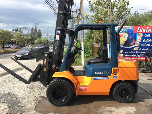 ขายรถโฟล์คลิฟท์มือสองสำหรับตักยางพาราตักยางก้อนยางถ้วยและทะลายปาล์ม