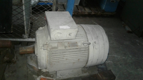 ขายมอเตอร์ 960 รอบ 25แรงม้า8,000 บาทกับ40 แรงม้า 13,000 บาท