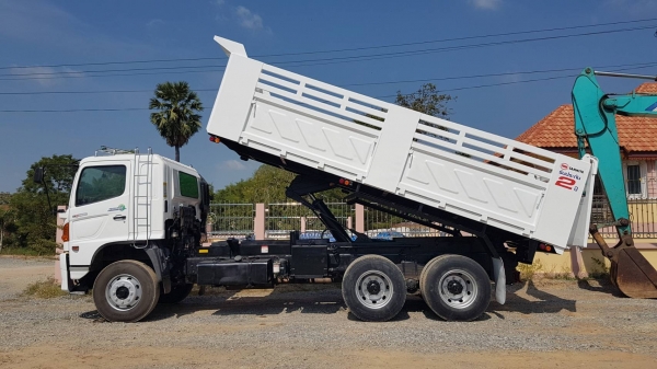 Hino เครื่อง 320 แรง ปี 47 กระบะดัมพ์สามมิตร มีระบบลากพ่วง พร้อมใช้งาน ทะเบียนพร้อม