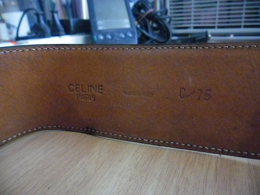 เข็มขัดหนังแท้ของ CELINE Paris Made in Itary สภาพสวย เข็มขัดหนังแท้ของ CELINE Paris Made in Itary สภาพสวย