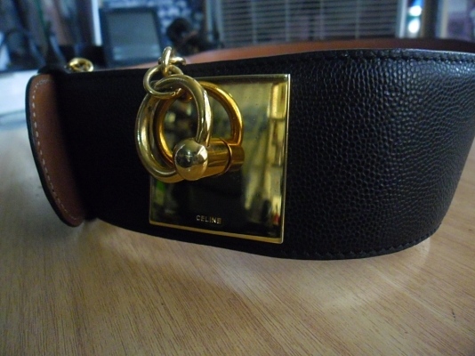 เข็มขัดหนังแท้ของ CELINE Paris Made in Itary สภาพสวย เข็มขัดหนังแท้ของ CELINE Paris Made in Itary สภาพสวย