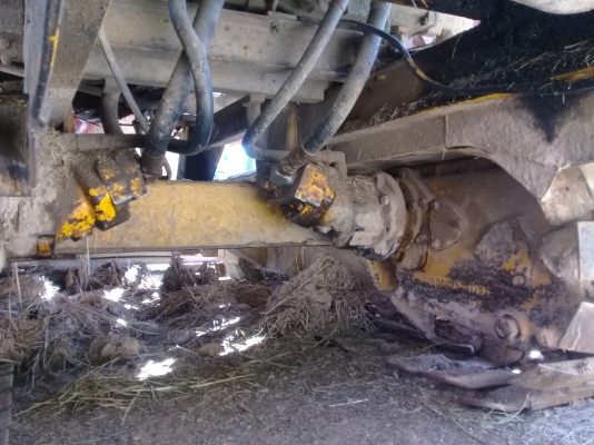 ขายรถเกี่ยวข้าว   ช่วงล่างดี  เกี่ยวคล่อง