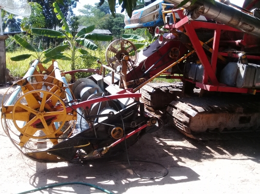 ขายรถเกี่ยวข้าว   ช่วงล่างดี  เกี่ยวคล่อง