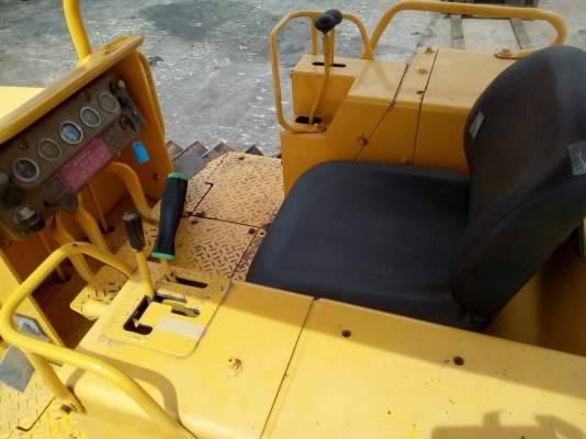 CATERPILLAR รุ่น D3B