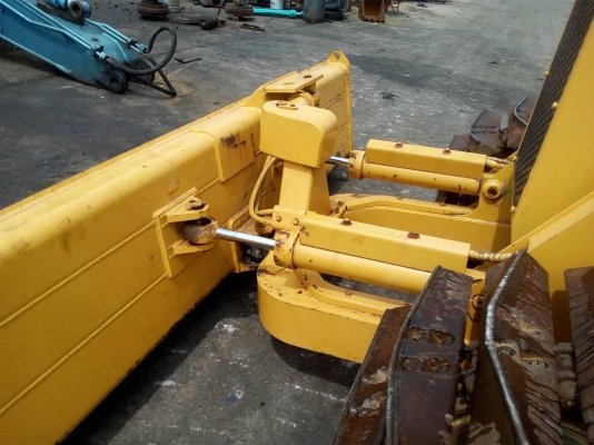 CATERPILLAR รุ่น D3B