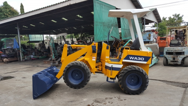 ขาย รถตัก KOMATSU รุ่น WA30-2- มือสองญี่ปุ่น 100\% สวยพร้อมใช้งาน มือถือ 0818753444  สอบถามเพิ่มเติมได้ที่ http://line.me/ti/p/mFkzr50JVd
