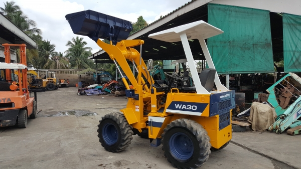 ขาย รถตัก KOMATSU รุ่น WA30-2- มือสองญี่ปุ่น 100\% สวยพร้อมใช้งาน มือถือ 0818753444  สอบถามเพิ่มเติมได้ที่ http://line.me/ti/p/mFkzr50JVd
