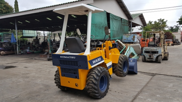 ขาย รถตัก KOMATSU รุ่น WA30-2- มือสองญี่ปุ่น 100\% สวยพร้อมใช้งาน มือถือ 0818753444  สอบถามเพิ่มเติมได้ที่ http://line.me/ti/p/mFkzr50JVd