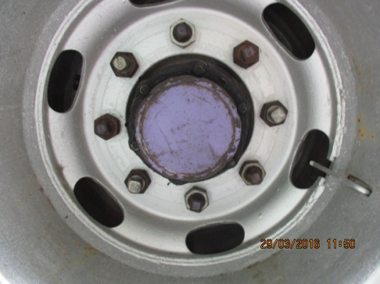 ขายก้างปลา2เพลา 40ฟุต พร้อมยาง มือ2 สภาพพร้อมใช้งานทะเบียน 79-2040