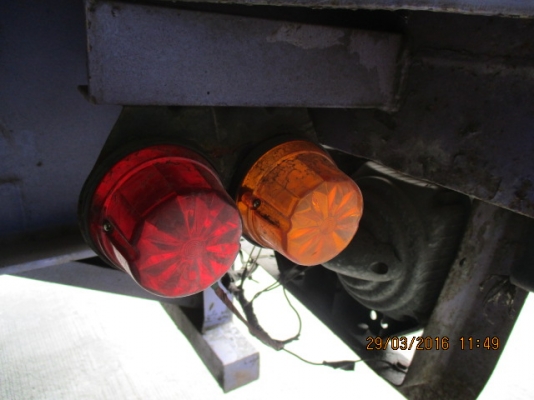 ขายก้างปลา2เพลา 40ฟุต พร้อมยาง มือ2 สภาพพร้อมใช้งานทะเบียน 79-2040