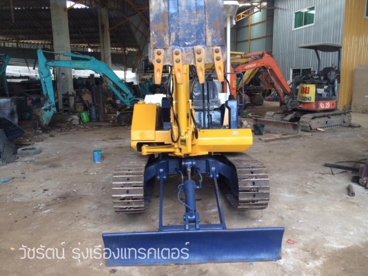 รถขุด KOMATSU PC20 รุ่น 5 พร้อมทำสี มีเอกสารเก่านอกแท้ญี่ปุ่น ระบบไว เครื่องดีปั้มแรง  พร้อมเช็คระบบ พร้อมทำสี แทรคเหล็ก สวย ราคา 250,000-. ราคาพร้อมหัวเก๋ง 285,000-. สนใจติดต่อโทร:096:5411713 หรือ 092-5768909 (วัชรัตน์)