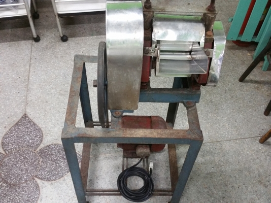 ขายเครื่องรีดน้ำอ้อย เครื่องคั้นน้ำมะนาว  แบบใช้มอเตอร์ไฟฟ้า พร้อมใช้งาน ราคาถูก