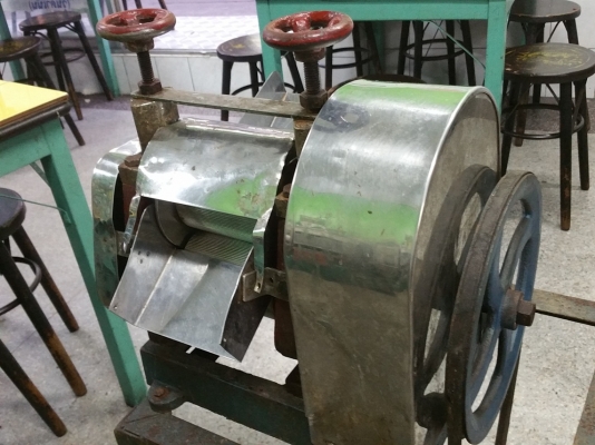 ขายเครื่องรีดน้ำอ้อย เครื่องคั้นน้ำมะนาว  แบบใช้มอเตอร์ไฟฟ้า พร้อมใช้งาน ราคาถูก