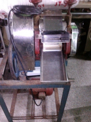 ขายเครื่องรีดน้ำอ้อย เครื่องคั้นน้ำมะนาว  แบบใช้มอเตอร์ไฟฟ้า พร้อมใช้งาน ราคาถูก