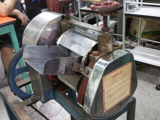 ขายเครื่องรีดน้ำอ้อย เครื่องคั้นน้ำมะนาว  แบบใช้มอเตอร์ไฟฟ้า พร้อมใช้งาน ราคาถูก