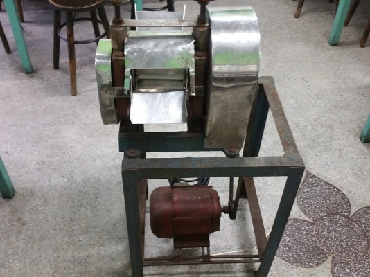 ขายเครื่องรีดน้ำอ้อย เครื่องคั้นน้ำมะนาว  แบบใช้มอเตอร์ไฟฟ้า พร้อมใช้งาน ราคาถูก