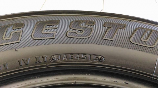 *** ลูกค้าฝากขาย *** ยาง \% Bridgestone Dueler 684  265 60 18 ผลิตปลายปี 2015 ยางสวย ดอกหนาๆ เนื้อนิ่มๆ ไม่กินข้าง วิ่งต่ออีกยาวๆ ขายถูก 4 เส้น 5600.- NET ***( ราคายกกลับ งดต่อ งดส่ง ตจว. ใส่ ถ่วงให้เพิ่ม 400.- )***