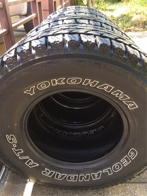 ยาง All Yokohama 31 10.5 R15 กลางปี15 ดอกเต็ม ไม่มีปะ ใช้ยาว ราคาไม่แพง