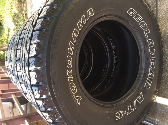 ยาง All Yokohama 31 10.5 R15 กลางปี15 ดอกเต็ม ไม่มีปะ ใช้ยาว ราคาไม่แพง
